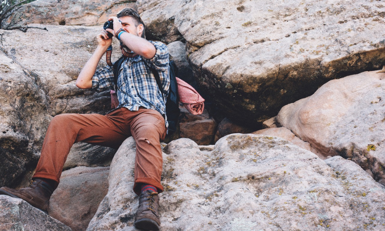 how to travel alone