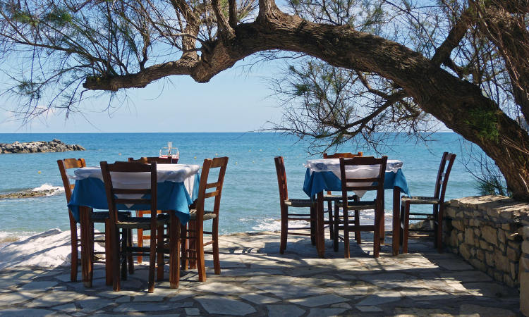 how many greek islands are there