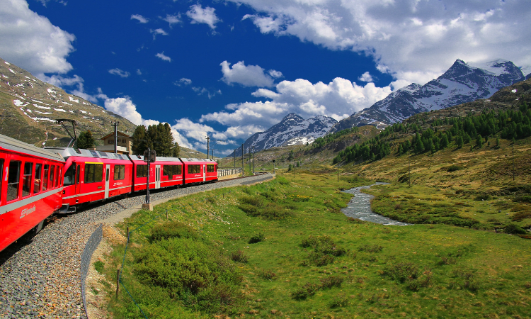 Best Time to Visit Switzerland: Complete Seasonal & Regional Guide