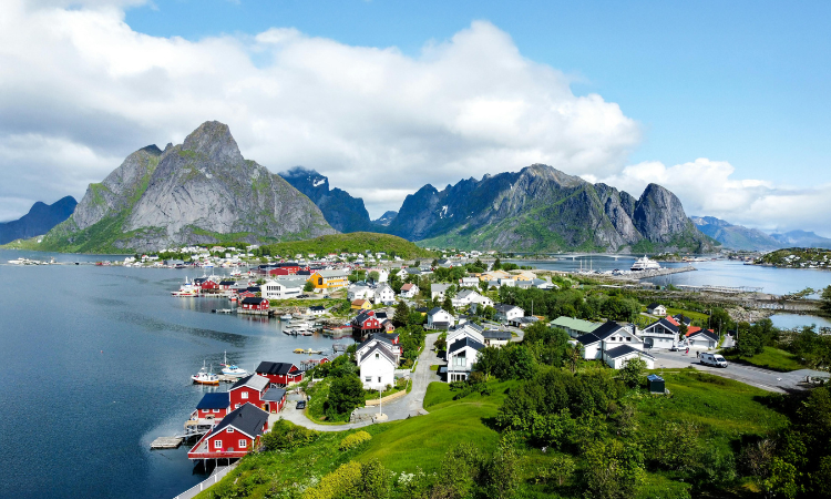 Best Nordic Country to Visit: Planning Scandinavia and Iceland Around Extreme Seasons