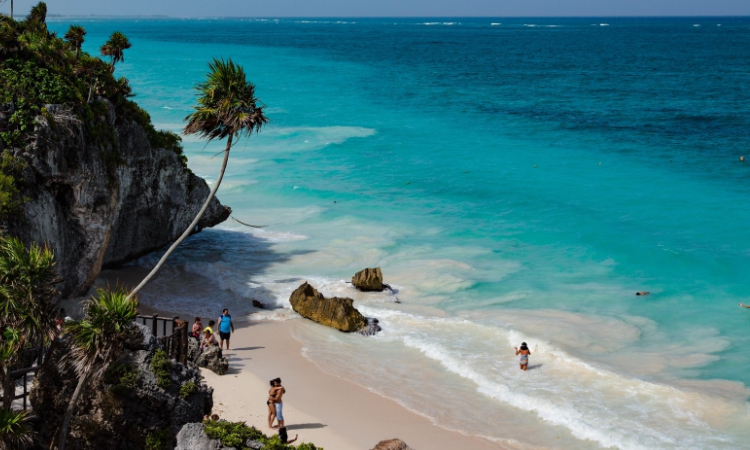 is it safe to travel to mexico