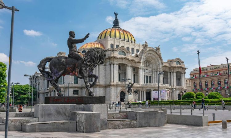 is it safe to travel to mexico